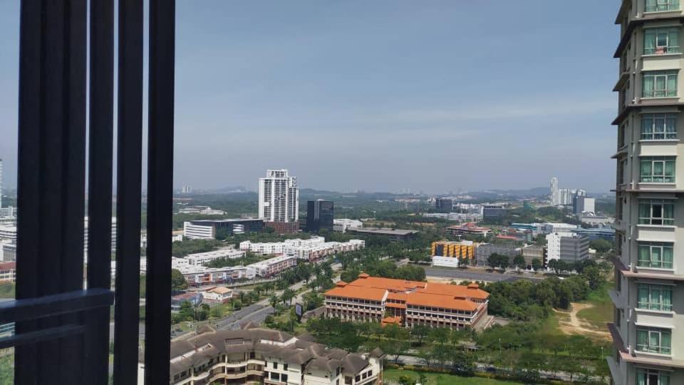 Cozy Studio Unit,Cyberjaya,Wifi, Netflix,Free Parking Exterior photo
