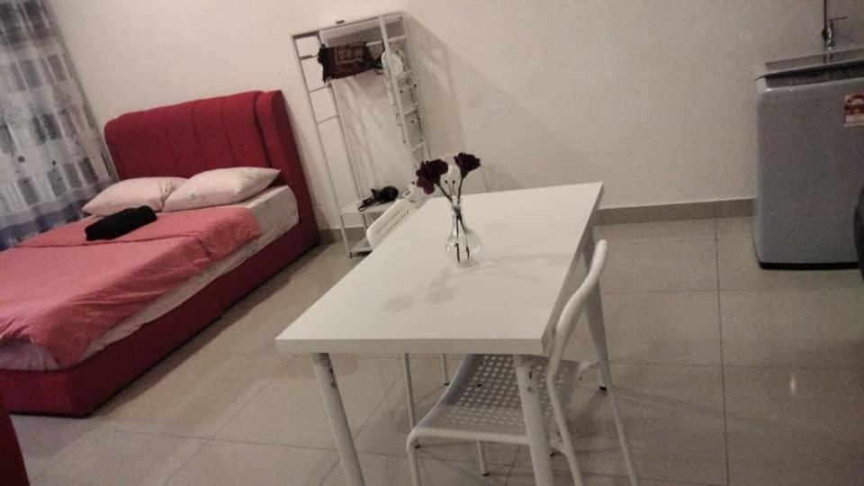 Cozy Studio Unit,Cyberjaya,Wifi, Netflix,Free Parking Exterior photo